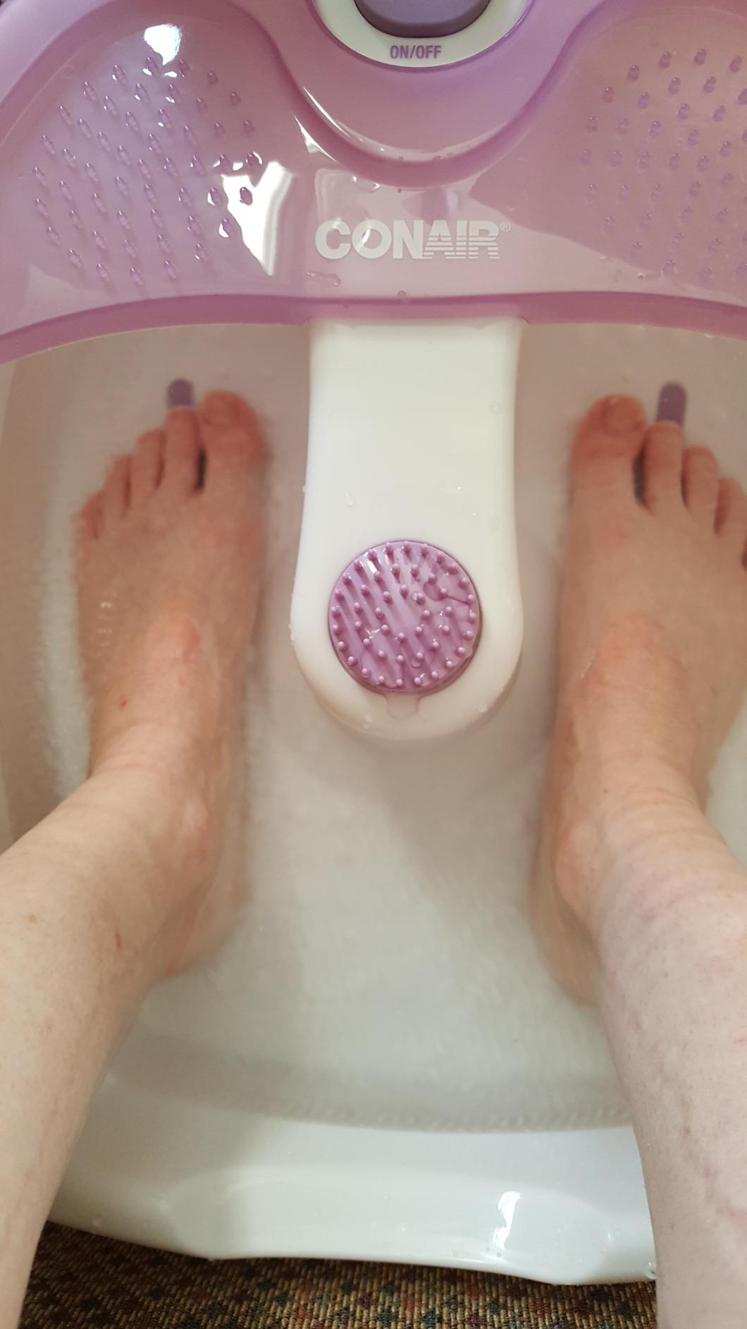 Conair Soothing Pedicure Foot Spa Bath with Soothing Vibration Massage, Deep Basin Relaxing Foot Massager with Jets, Pink/White customer photo 2