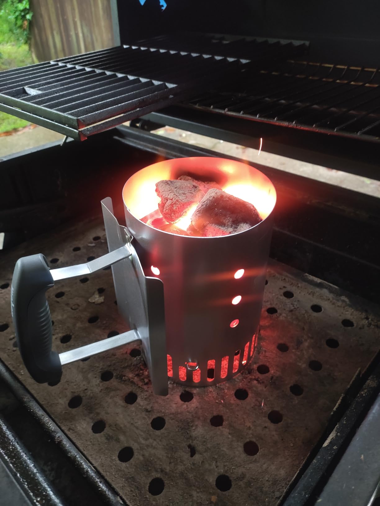 Weber Rapidfire Compact Chimney Starter - Charcoal Grill Accessory That Lights Coals in Under 15 Minutes, Ideal for Smaller Grills (Smokey Joe & Jumbo Joe) customer photo 1