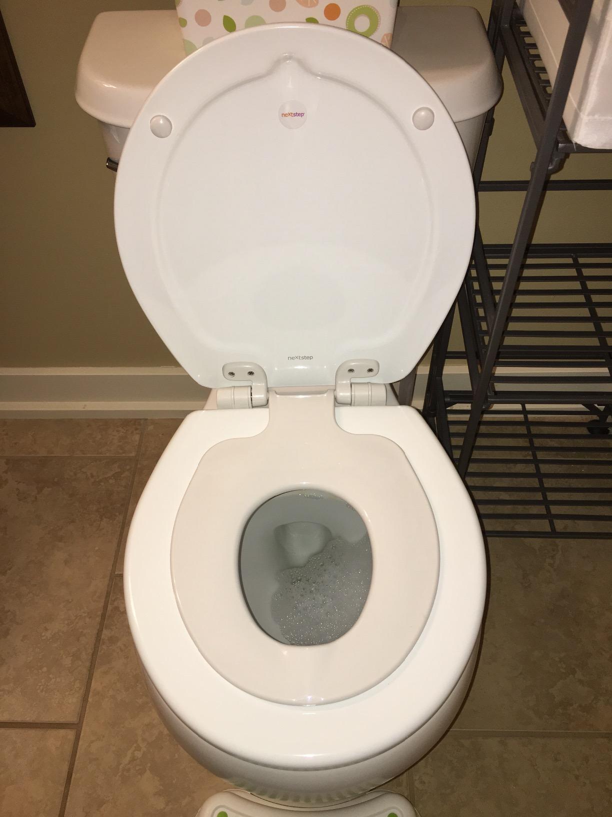 MAYFAIR 883SLOWA 000 Toilet Seat with Built-in Potty Training Seat will Reduce Clutter, Slow Close and Never Loosen, ROUND, Durable Enameled Wood/Long Lasting Plastic, White customer photo 1