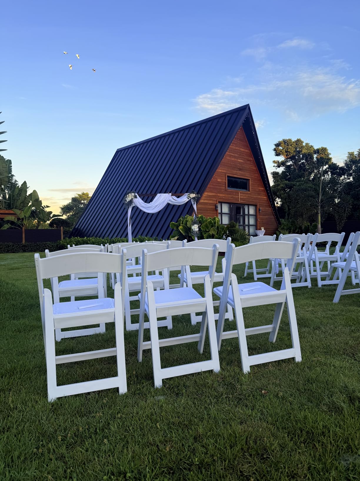 Flash Furniture Hercules Series Folding Chairs for Weddings and Formal Events, Stackable Commercial Event Seats with 1,000-lb. Static Weight Capacity, Set of 4, Black customer photo 1