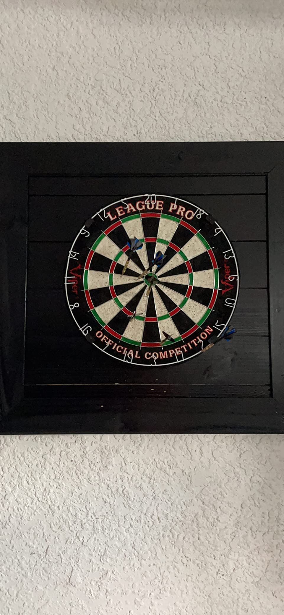 Viper League Pro Regulation Bristle Steel Tip Dartboard Starter Set with Staple-Free Bullseye, Radial Spider Wire, High-Grade Sisal with Rotating Number Ring, Chalk Cricket Scoreboard, Steel Tip Darts customer photo 2