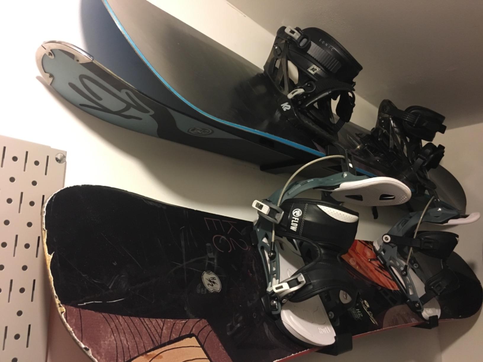 StoreYourBoard Minimalist Snowboard Display Rack, Wall Mount Storage customer photo 1