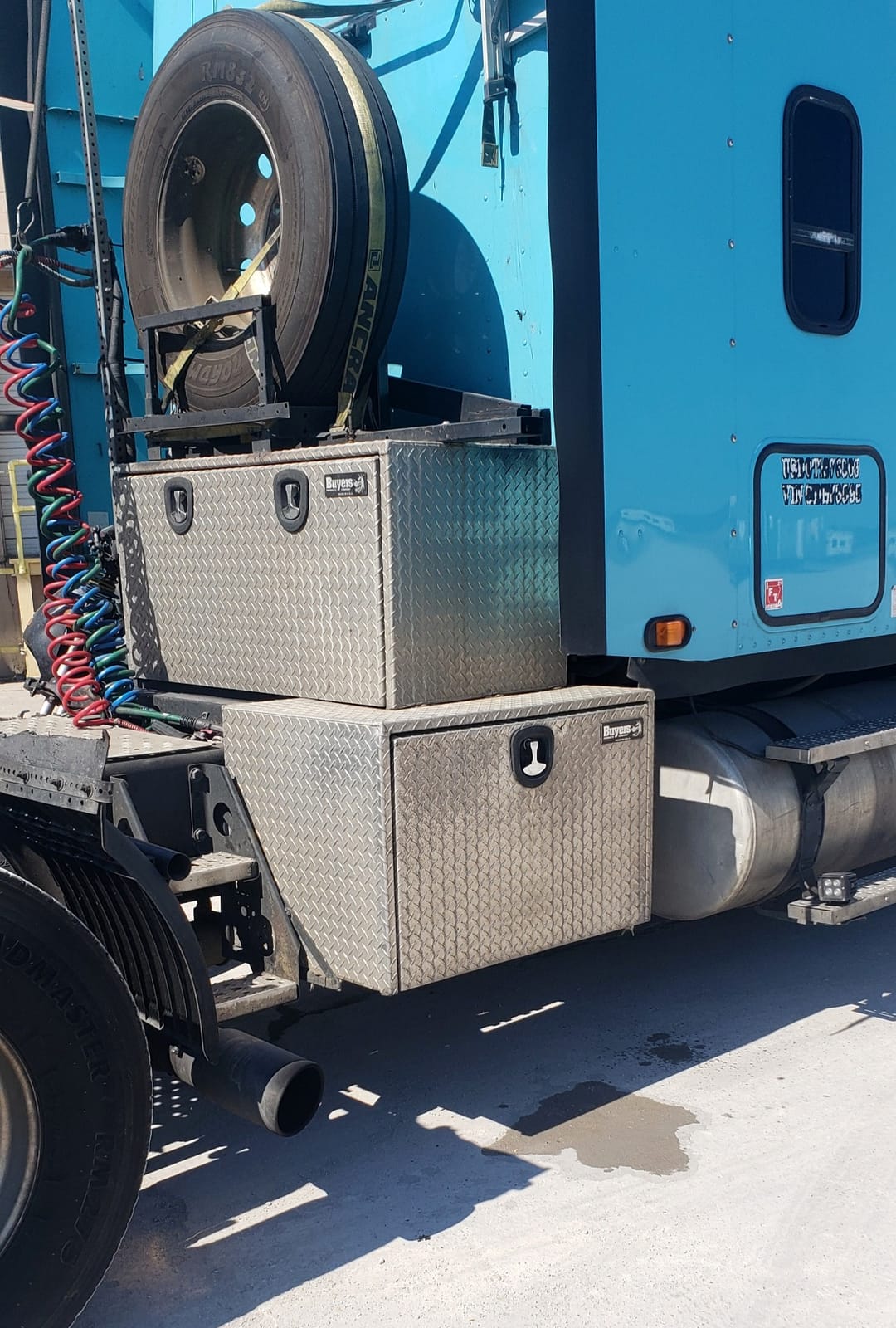 Buyers Products 1705115 18 x 18 x 60 Inch Aluminum Underbody Tool Box with Recessed Drop Door, Compression Latch and Corrosion-Resistant Aluminum Construction customer photo 1