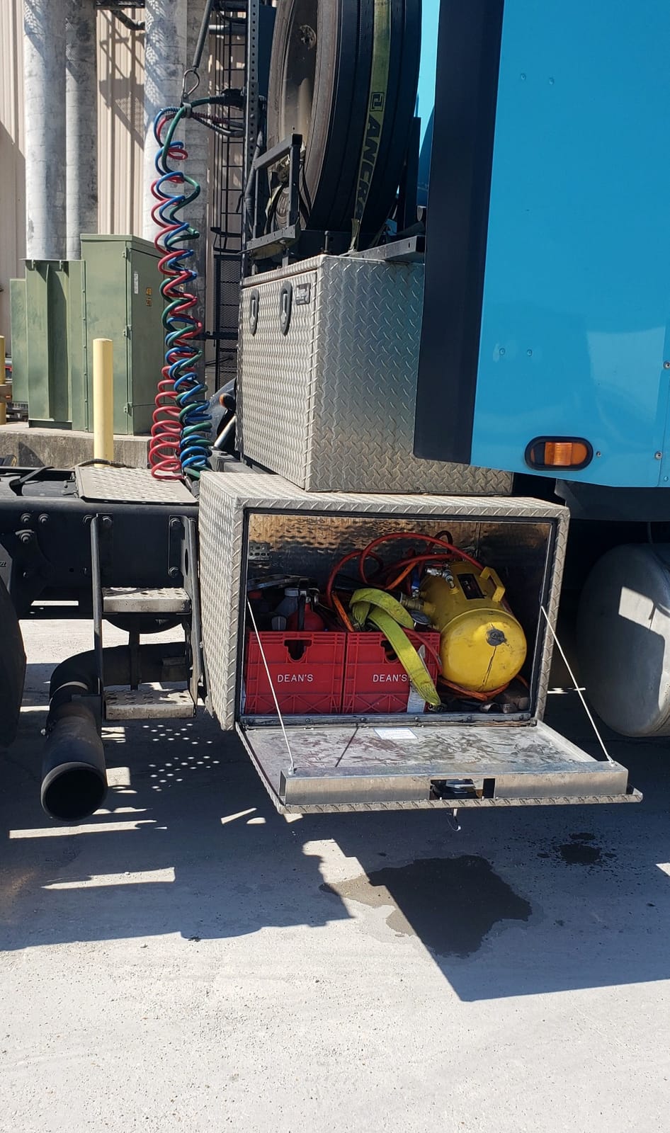 Buyers Products 1705115 18 x 18 x 60 Inch Aluminum Underbody Tool Box with Recessed Drop Door, Compression Latch and Corrosion-Resistant Aluminum Construction customer photo 2