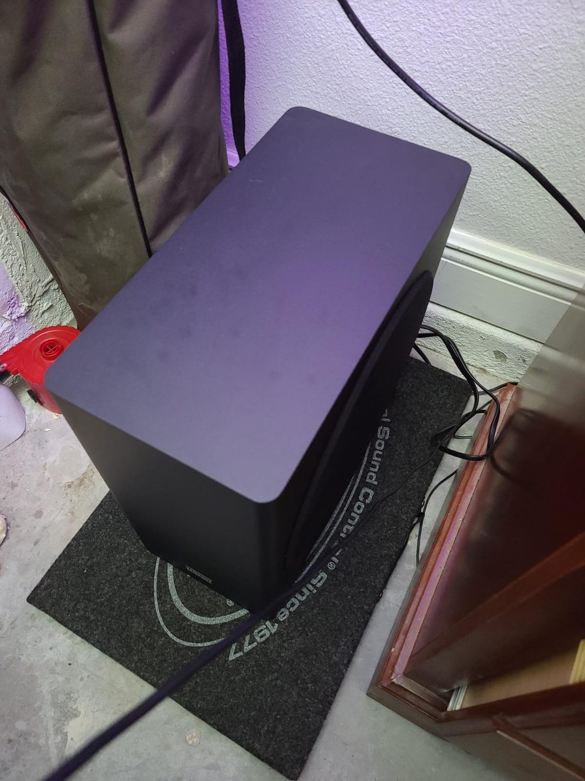 Auralex Acoustics GRAMMA v2 Isolation Platform for Amplifiers, 7/4