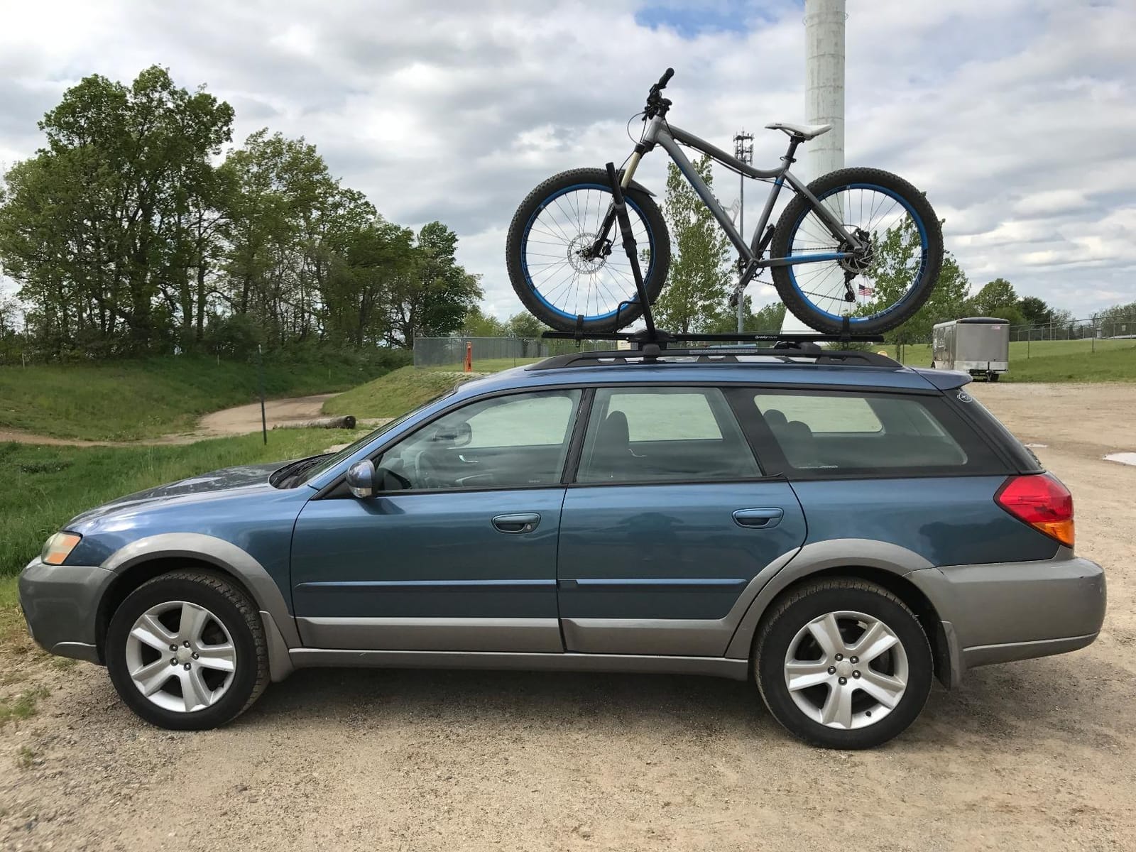 RockyMounts Tomahawk upright roof bike rack customer photo 2