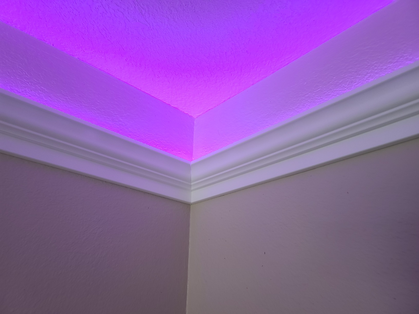 Creative Crown Angelo Foam Crown Molding Kit, 64 Ft 3.5in, Precut Corners | Includes 4 inside, 1 outside precut corners. No nailing, sanding, priming, or compound cuts. 5 styles available customer photo 1