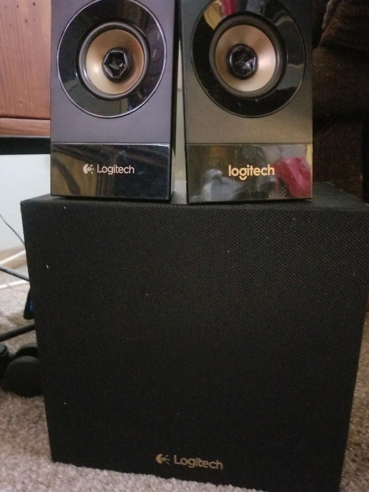 Logitech Z533 2.1 Multimedia Speaker System with Subwoofer | Powerful sound, booming bass, 3.5mm audio and RCA inputs, compatible with PC, PS, Xbox, TV, smartphone, tablet, music player customer photo 2