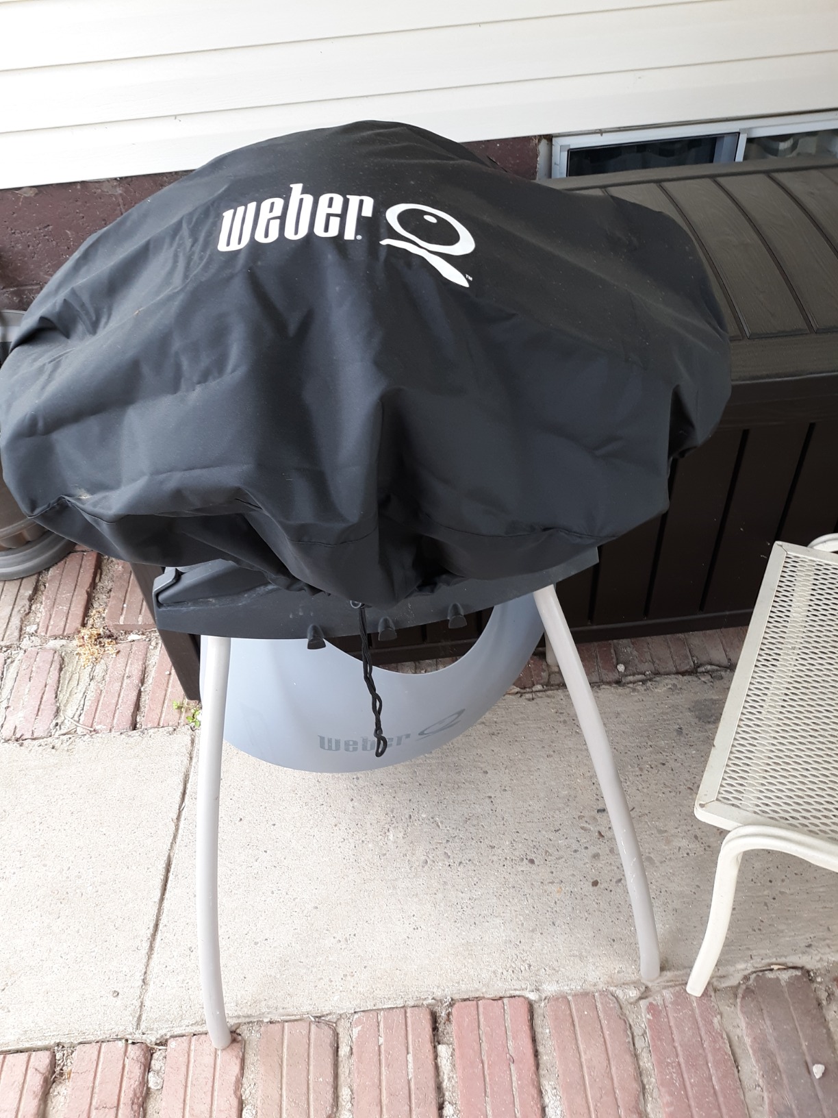 Weber Grill Cover for Q 200/2000 Series Gas Grills, Black customer photo 1