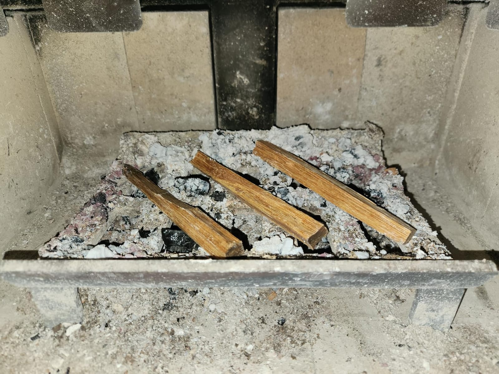 Pine Mountain StarterStikk 100% Natural Fatwood Firestarting Sticks, 5 Pound Natural Firestarting Wood Sticks for Campfire, Fireplace, Wood Stove, Fire Pit, Indoor and Outdoor Use customer photo 2