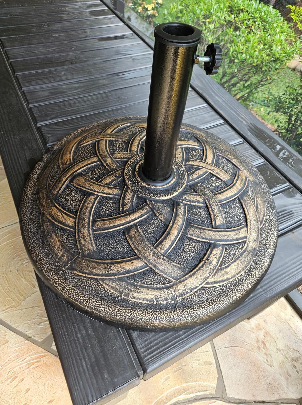 Giantex 43lbs Patio Market Umbrella Base, Heavy Duty Outdoor Stand, Cast Iron Umbrella Holder for Garden Beach, Classic Round Umbrella Standing Deck Porch customer photo 2