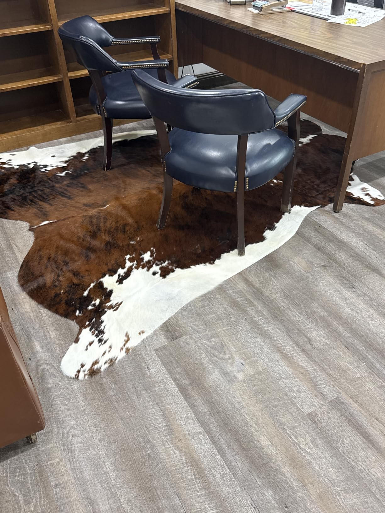 100% Genuine Cowhide Rug - Tricolor Brindle Cream Brown, Extra Large 6x7-8 Ft - Cowhide Rug for Living Room, Bedroom, Nursery, Office & Western Decor customer photo 1