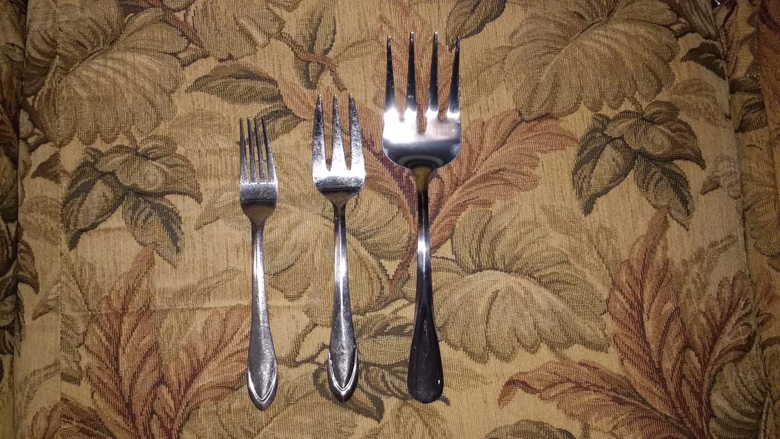 Mikasa Gourmet Basics Kaylee 8-Piece Serving Set, 18/0 Stainless Steel, Ladle, Lasagna Server, Cake Server, Tablespoons, Cold Meat Fork, Dishwasher Safe customer photo 2