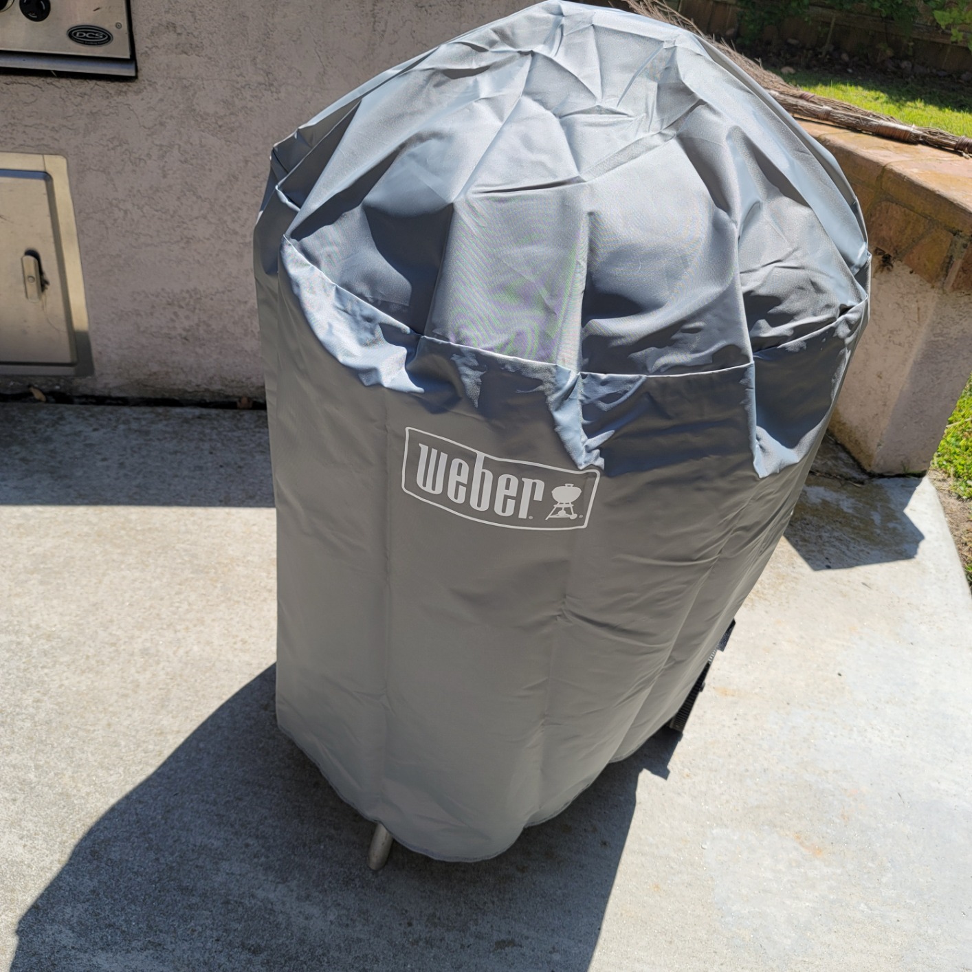 Weber 22‑Inch Charcoal Kettle Grill Cover - Premium Heavy‑Duty Polyester, UV & Water Resistant, Breathable Fabric with Secure Straps, Easy Slip‑On Design customer photo 2