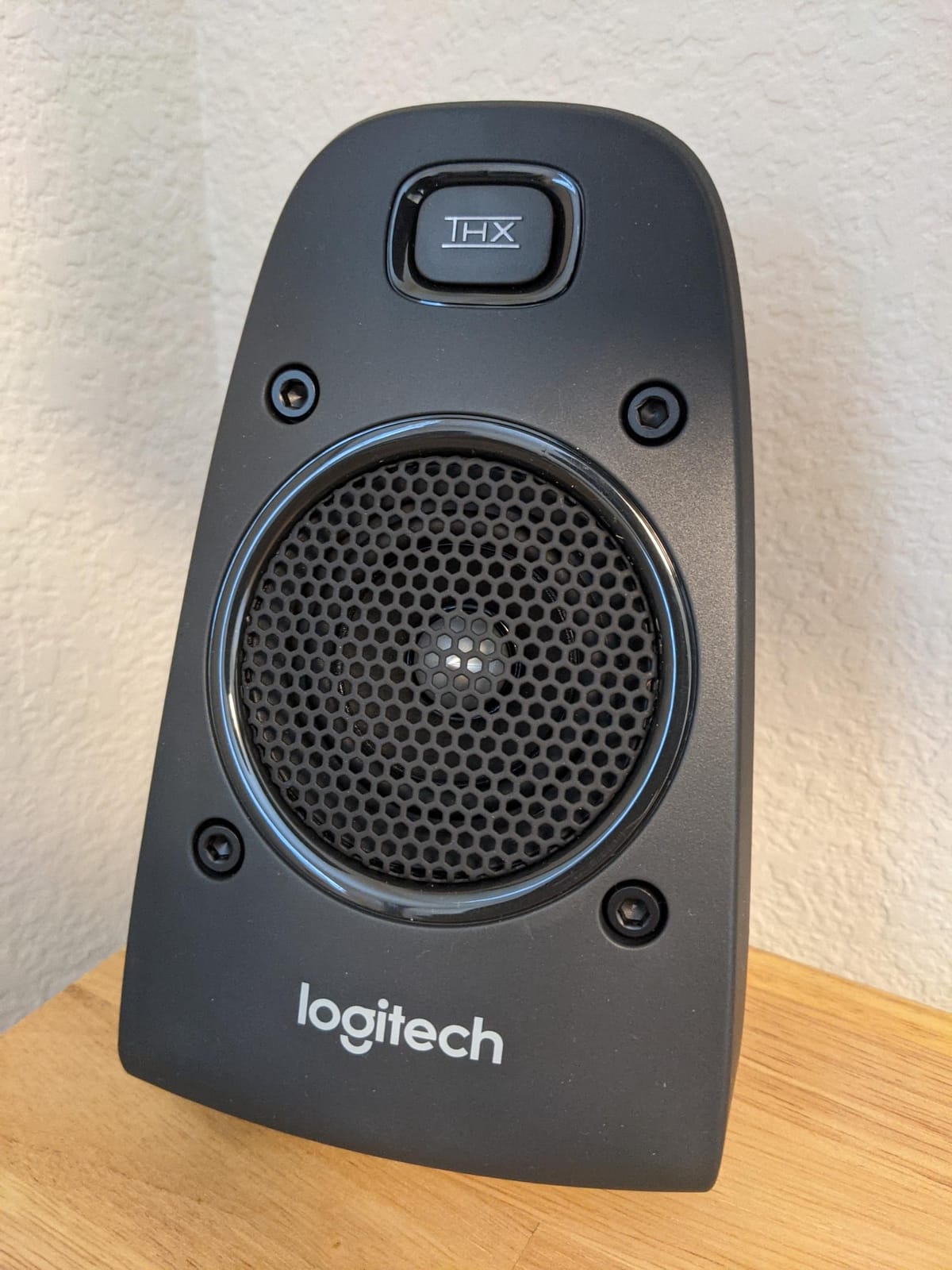 Logitech Z625 Powerful THX Certified 2.1 Speaker System with Optical Input customer photo 2
