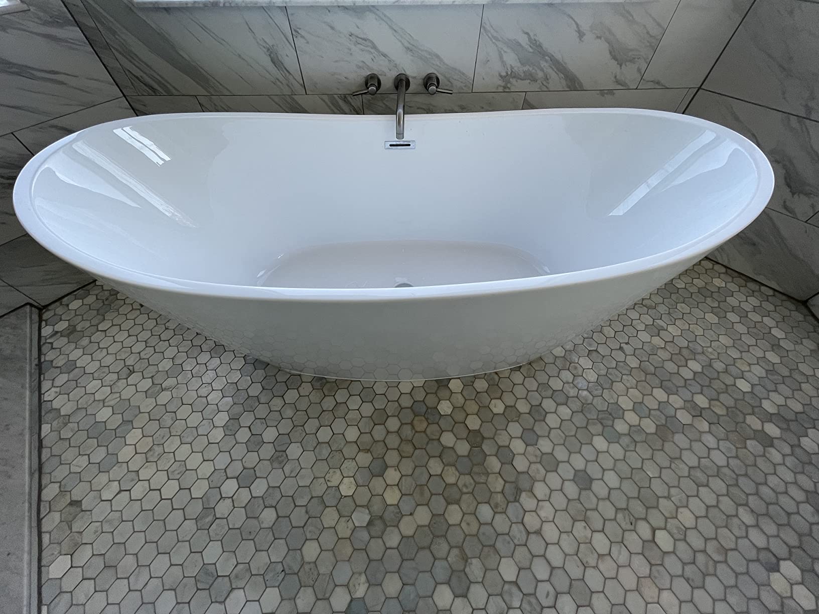 Empava 67 Inch Freestanding Bathtub, Oval Deep Soak Acrylic Tub | with Anti-Slip Bottom for Bathroom, Luxurious SPA Experience at Home (Drain & Overflow Included) customer photo 2
