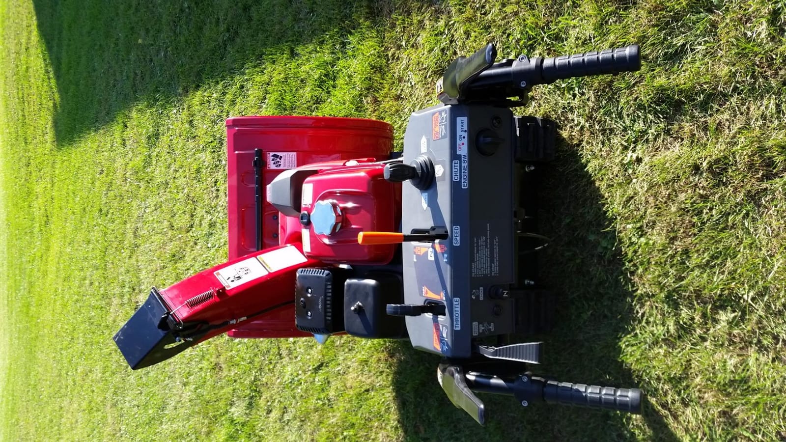 Honda HSS928 28-Inch Two Stage Snow Blower (HSS928AAT) | Track Drive and Auger Height Control, Clears Up to 1900 Pounds per Minute with 52-Foot Max Throwing Distance, Self-Propelled customer photo 1