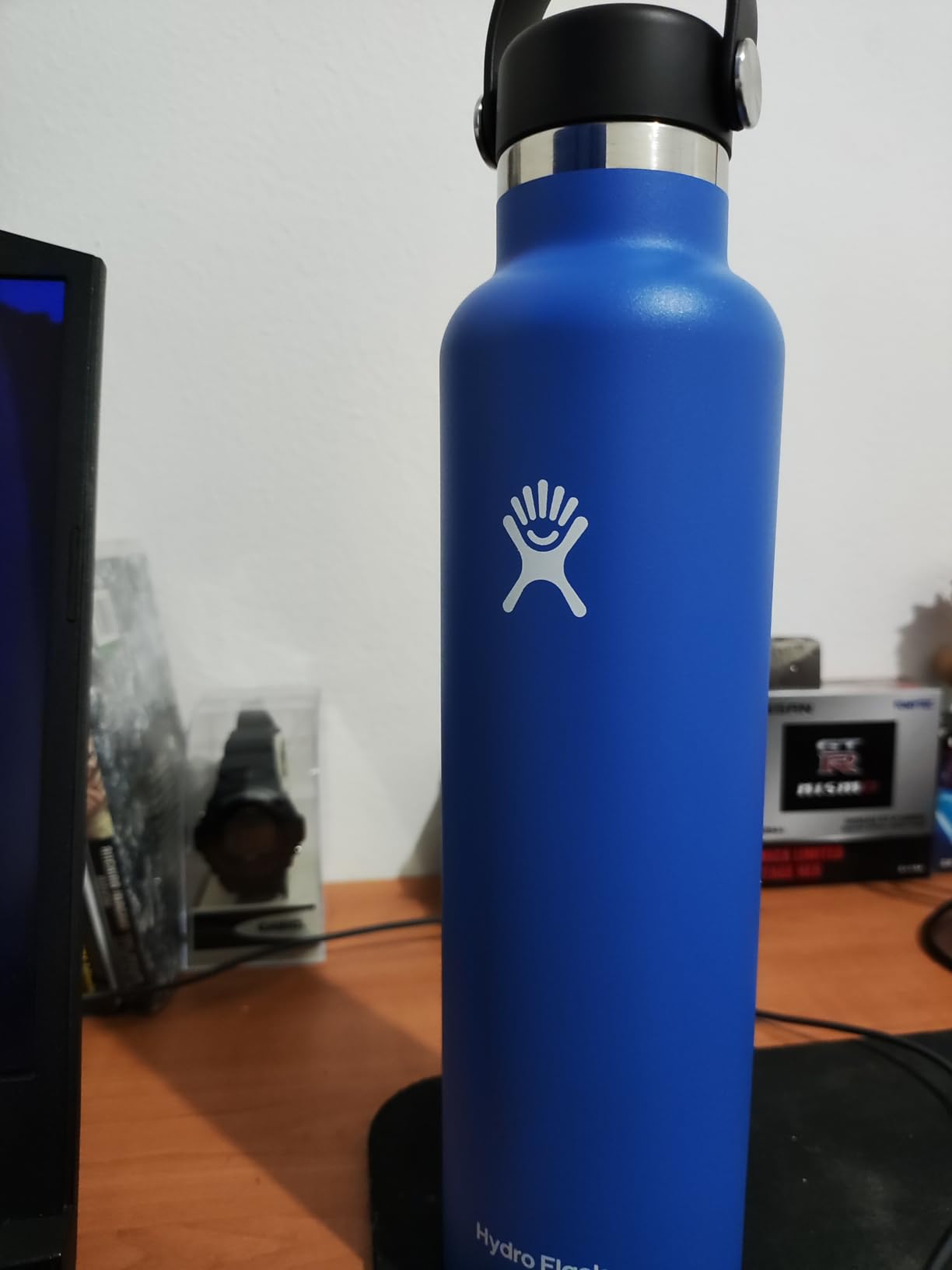 Hydro Flask Water Bottle - Insulated Stainless Steel - Non Spill, Leakproof in 24 Oz Black customer photo 1
