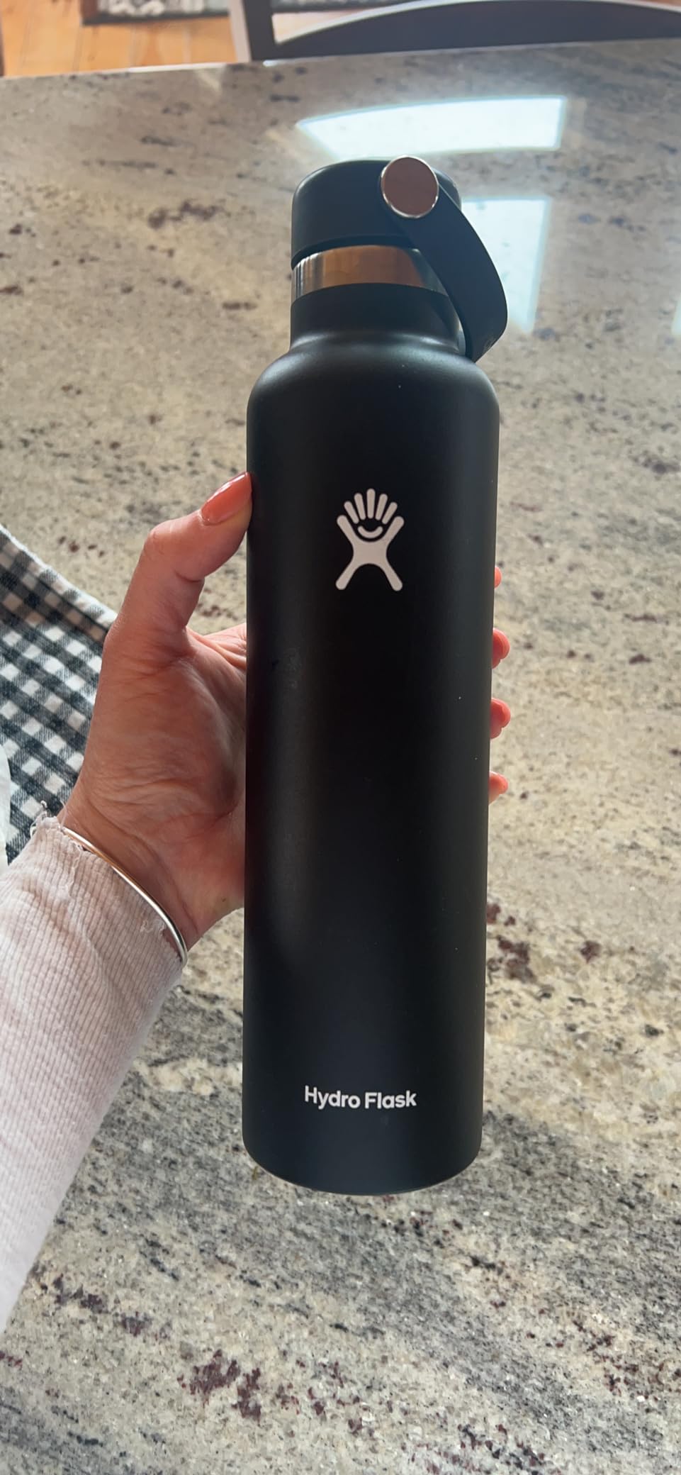 Hydro Flask Water Bottle - Insulated Stainless Steel - Non Spill, Leakproof in 24 Oz Black customer photo 2