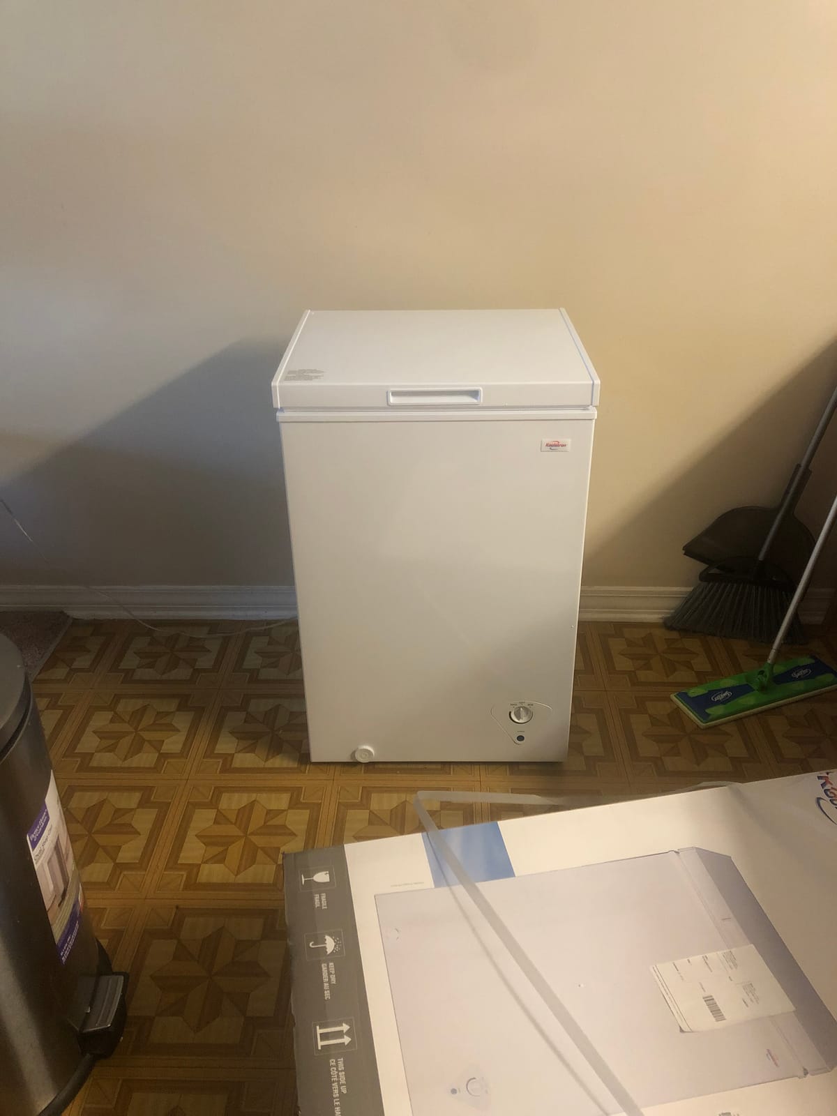 Deep Freezer - Chest Freezer, 1 Wire Basket, Garage Ready, Meat Storage, Front Drain, Congelador For Home, Apartment, Basement, Dorm, Cottage, Manual Defrost, Stand Up, 3.5 Cubic Feet, White customer photo 2