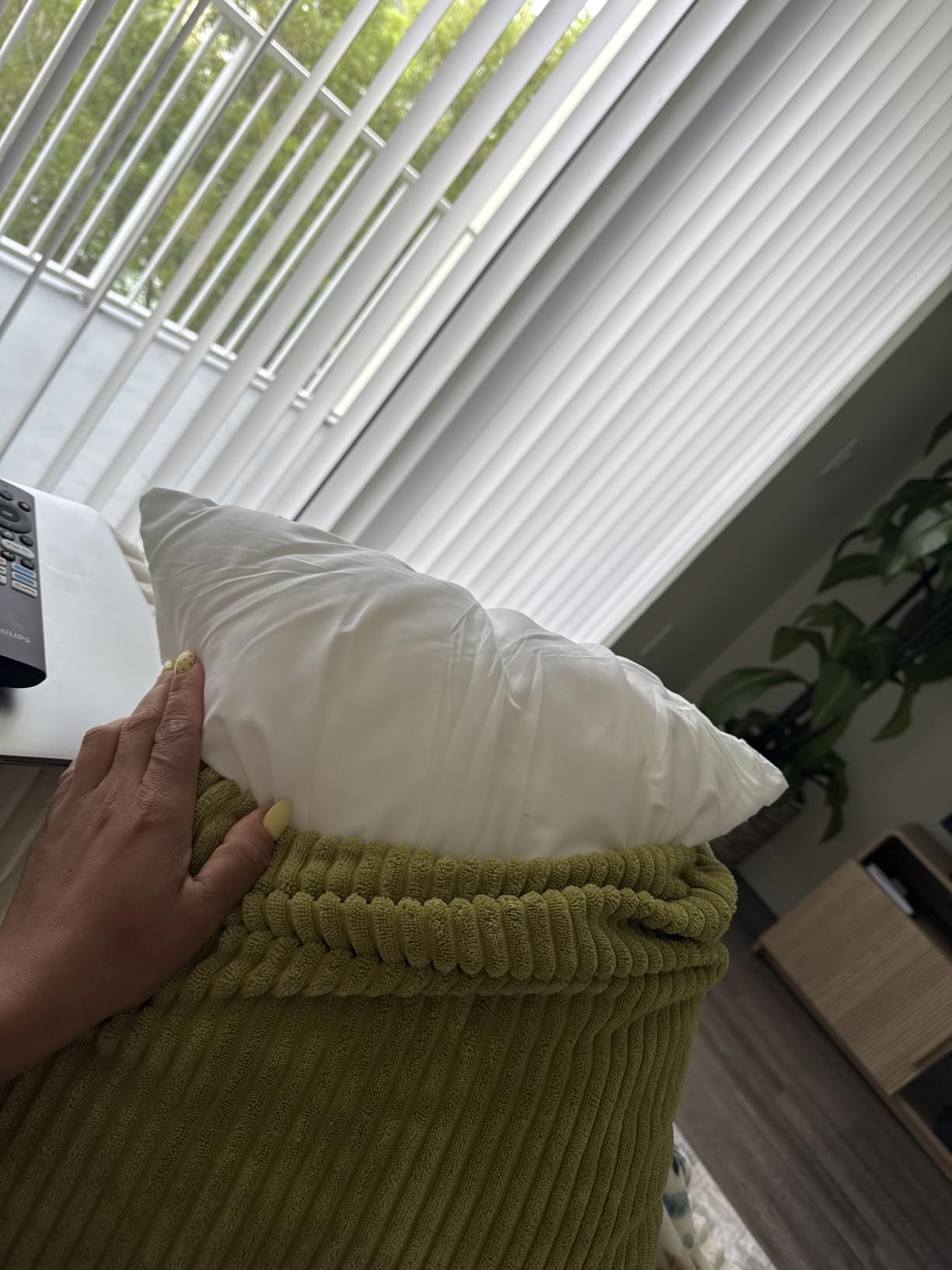 Utopia Bedding Throw Pillows, Decorative 18x18 Pillow Inserts, Set of 4 | Down Alternative Pillow Insert with Plush Fluffy Fill for Beds Sofas Couches and Chairs. Suitable for Indoor Outdoor Use. customer photo 1