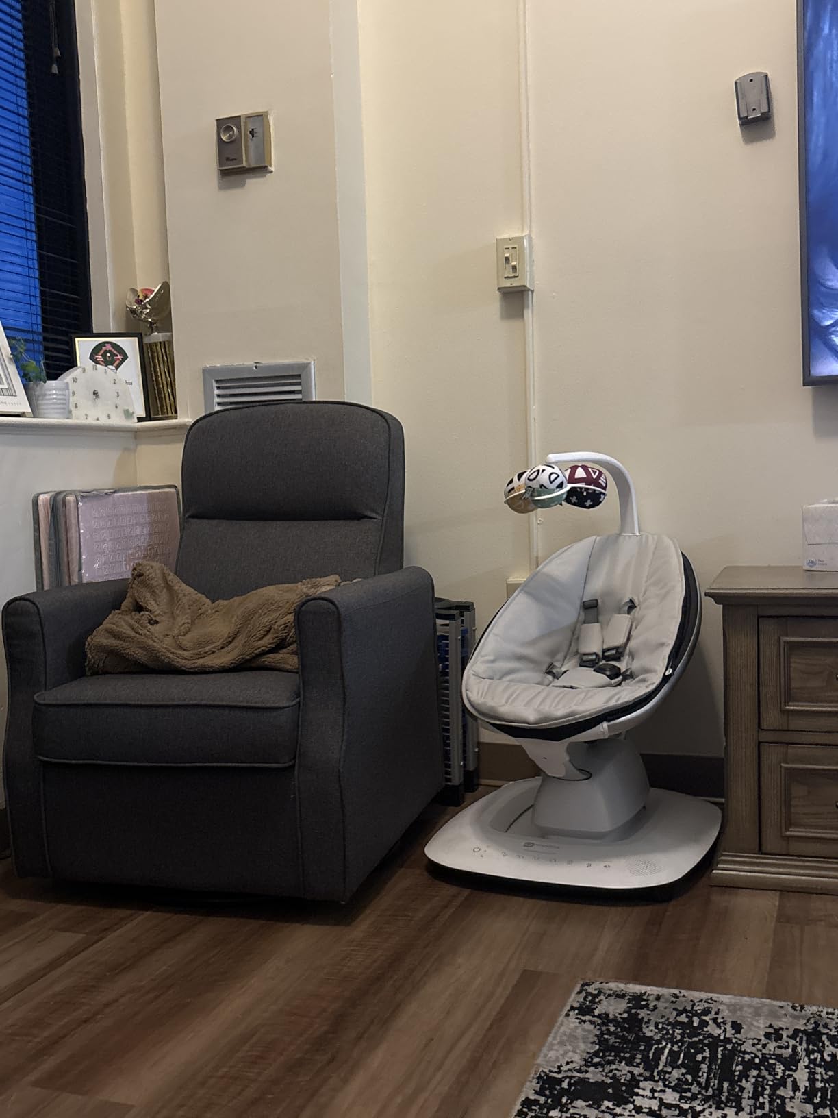 Delta Children Blair Slim Nursery Glider Swivel Rocker Chair, Cream customer photo 2