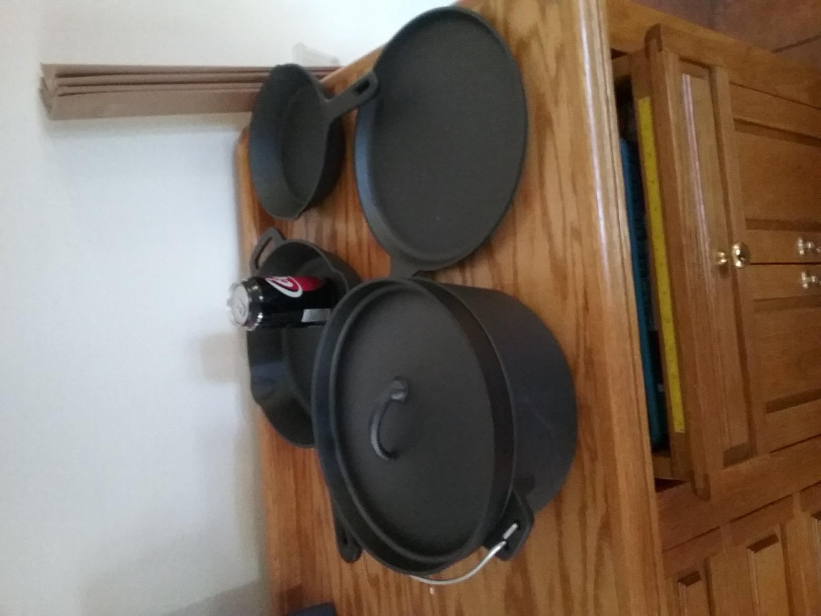Amazon Basics Pre-Seasoned Cast Iron 5-Piece Cookware Set, Oven Safe, Cooks Evenly, 14.17 x 12.2 x 10.63 in, Black customer photo 2