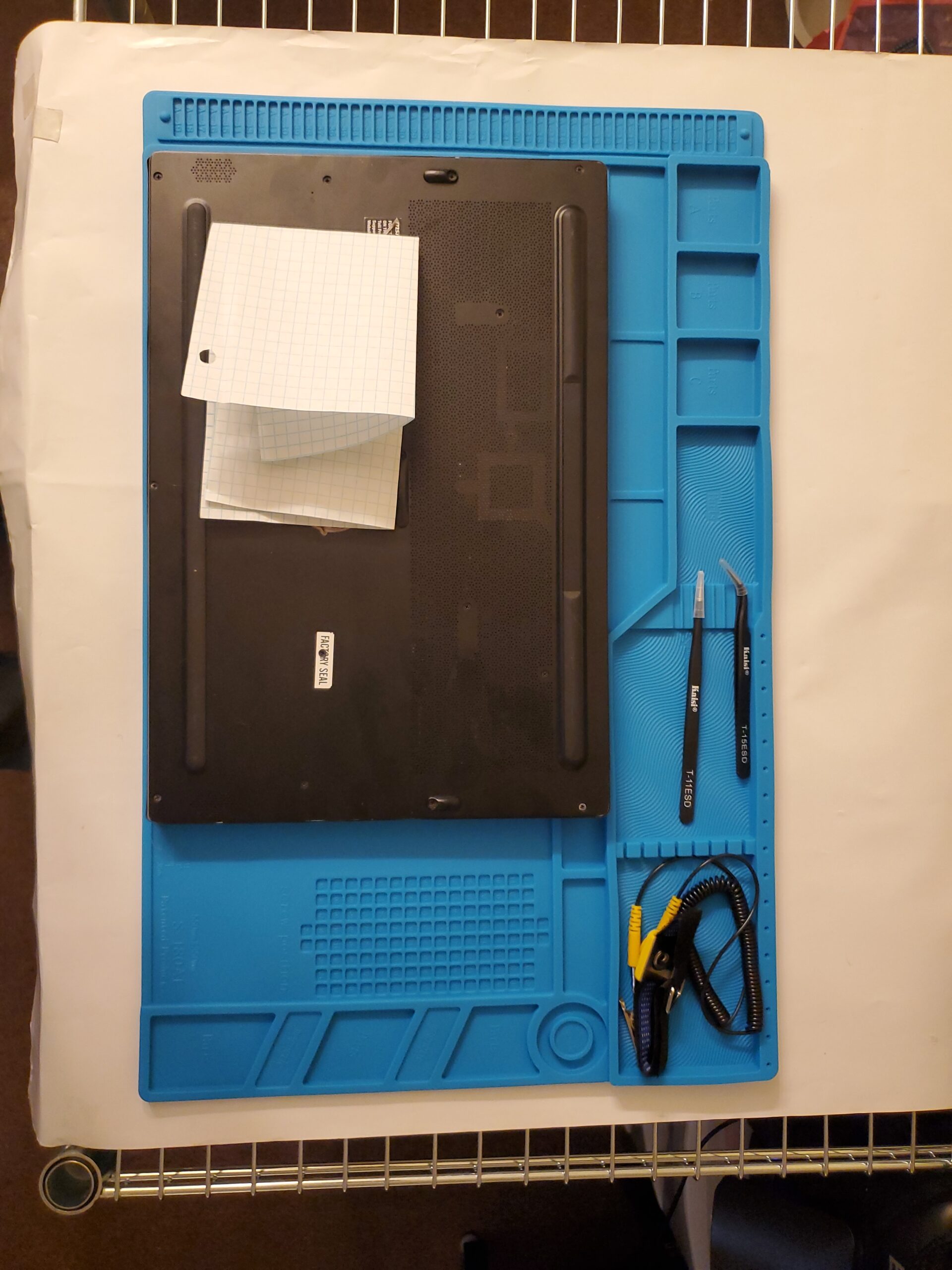 Kaisi S130 Insulation Silicone Soldering Mat Repair Mat, Heat Resistant 932°F with Scale Ruler and Screw Position, 13.8 x 9.8 inch customer photo 1