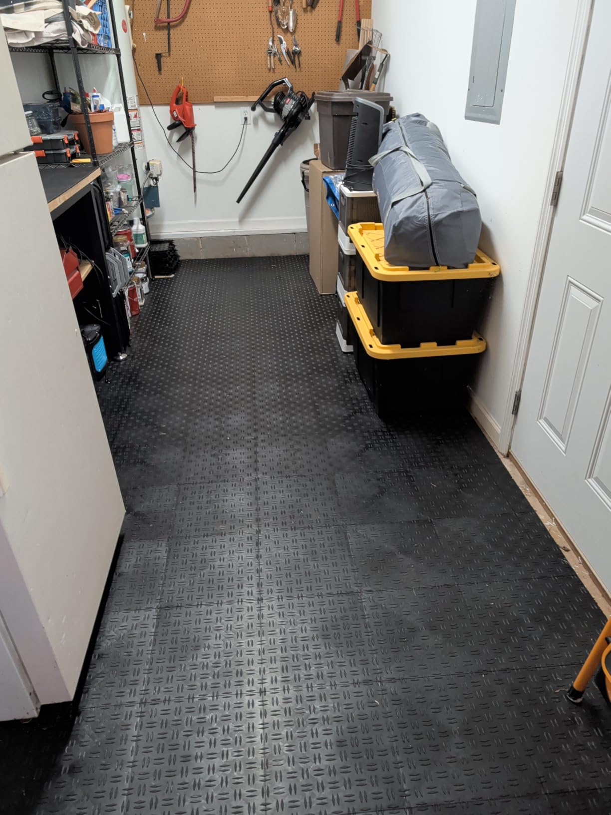 Big Floors GarageTrac Garage Floor Tiles, Interlocking Garage Flooring, Diamond Pattern Non-Slip Heavy-Duty Copolymer Modular Tile, Easy Install (Graphite, 48 Pack of 12 x 12