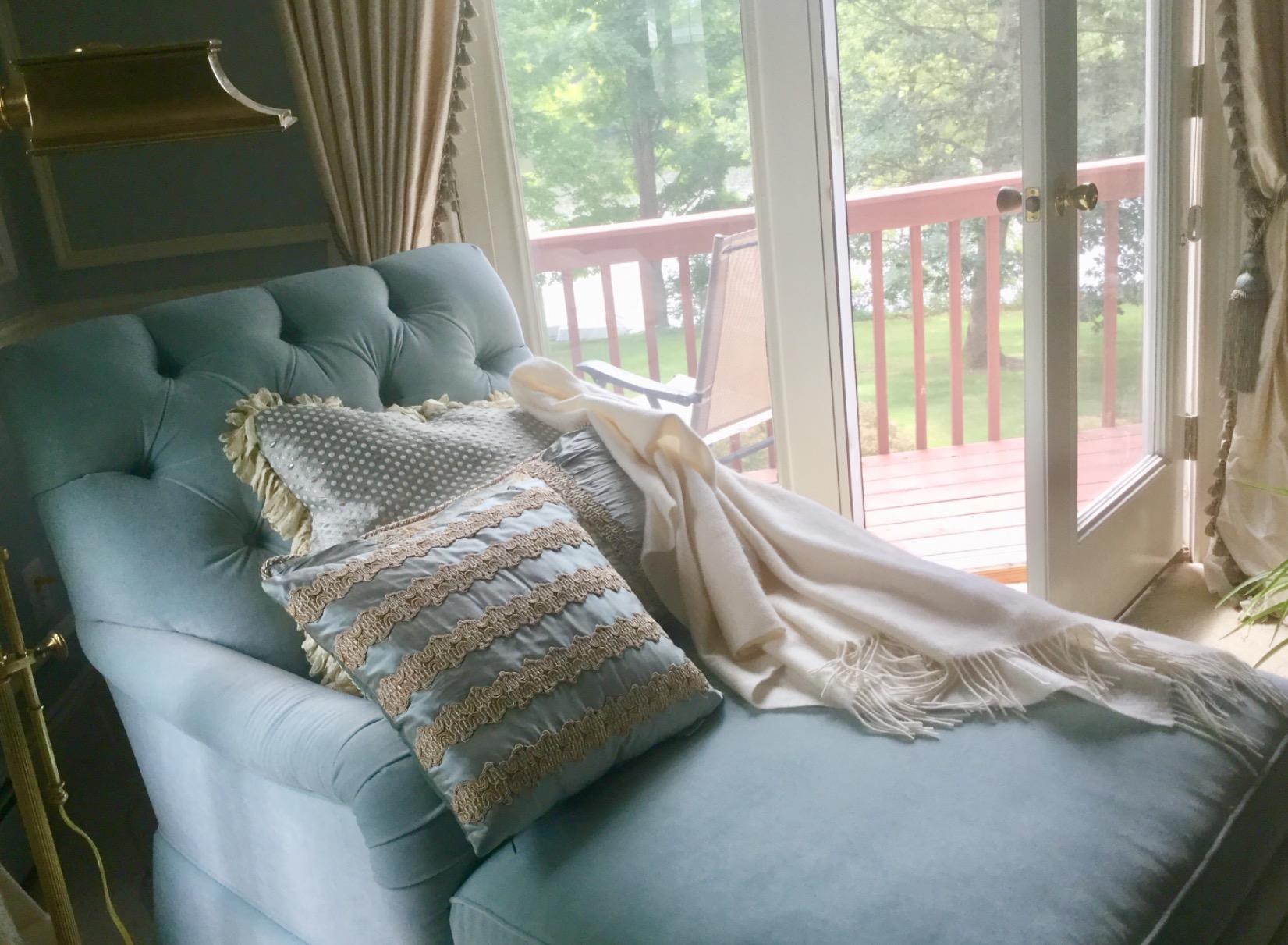 CUDDLE DREAMS Premium Cashmere Throw Blanket with Fringe, Luxuriously Soft (Ivory) customer photo 1