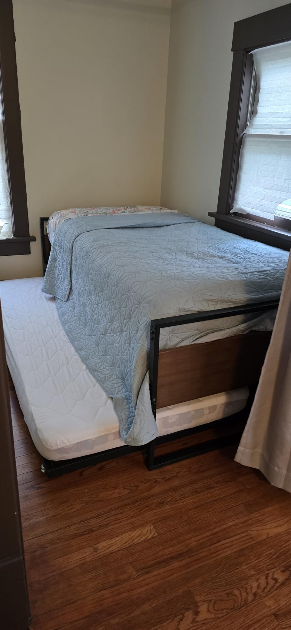 ZINUS Suzanne Bamboo and Metal Daybed with Trundle / Mattress Foundation with Steel Slat Support / Easy Assembly, Twin customer photo 2