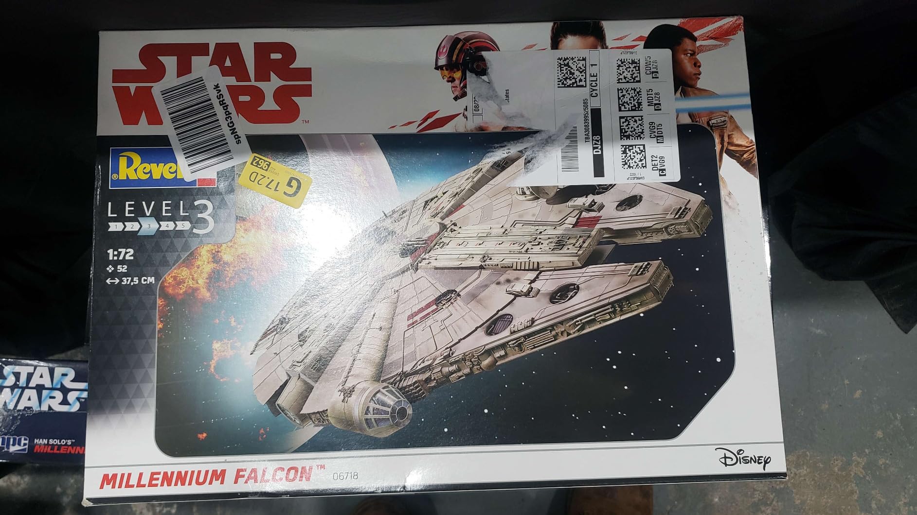 Revell 06718 Star Wars Millennium Falcon (Han Solo) 1:72 Scale Unbuilt/Unpainted Plastic Model Kit customer photo 2