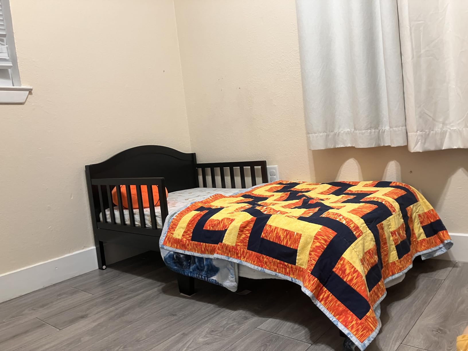 Dream On Me Sydney Toddler Bed, GREENGUARD Gold, Pinewood, White customer photo 2
