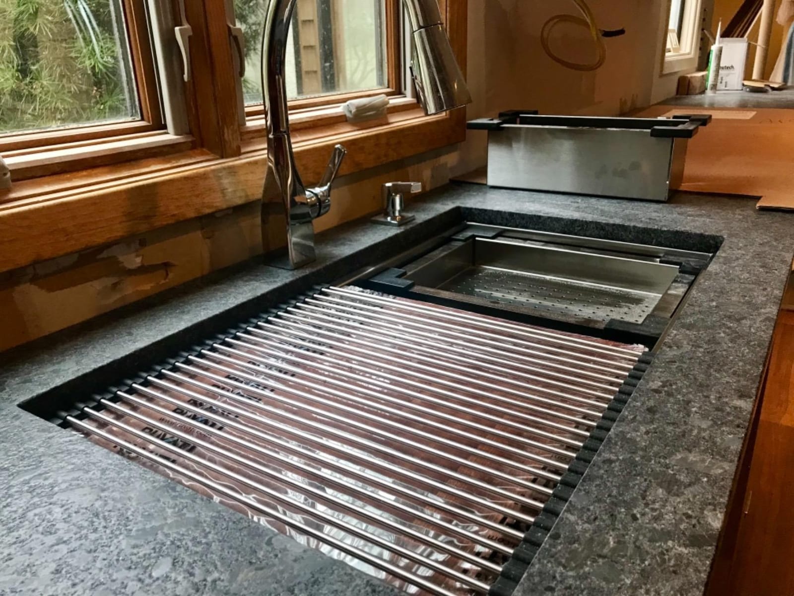 Ruvati 33-in Two-Tiered Undermount Workstation Kitchen Sink - RVH8222 customer photo 1