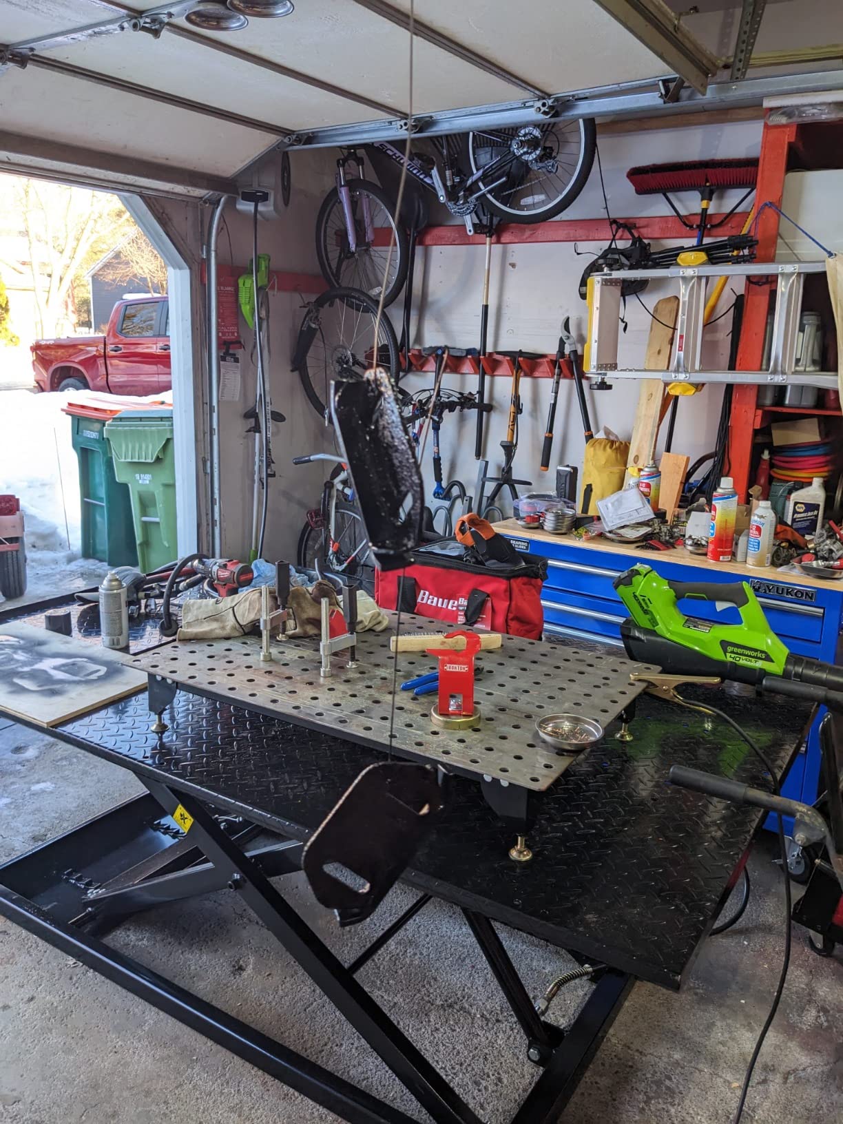 Black Widow Motorcycle Lift Table, Air Over Hydraulic, 1,500 lb, 33.5
