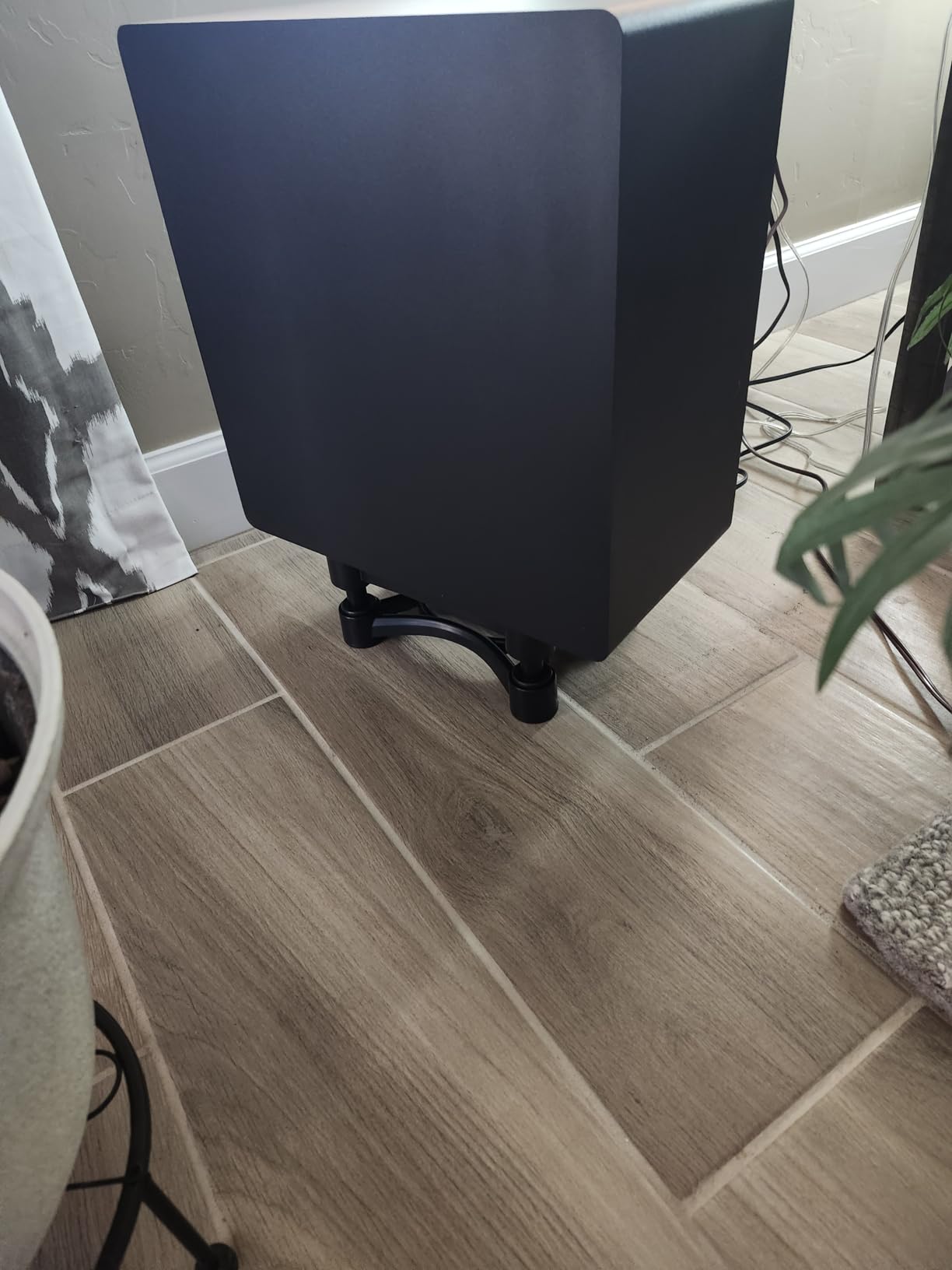 IsoAcoustics Iso-200Sub Subwoofer Isolation Stand (Single) (New Model) customer photo 2