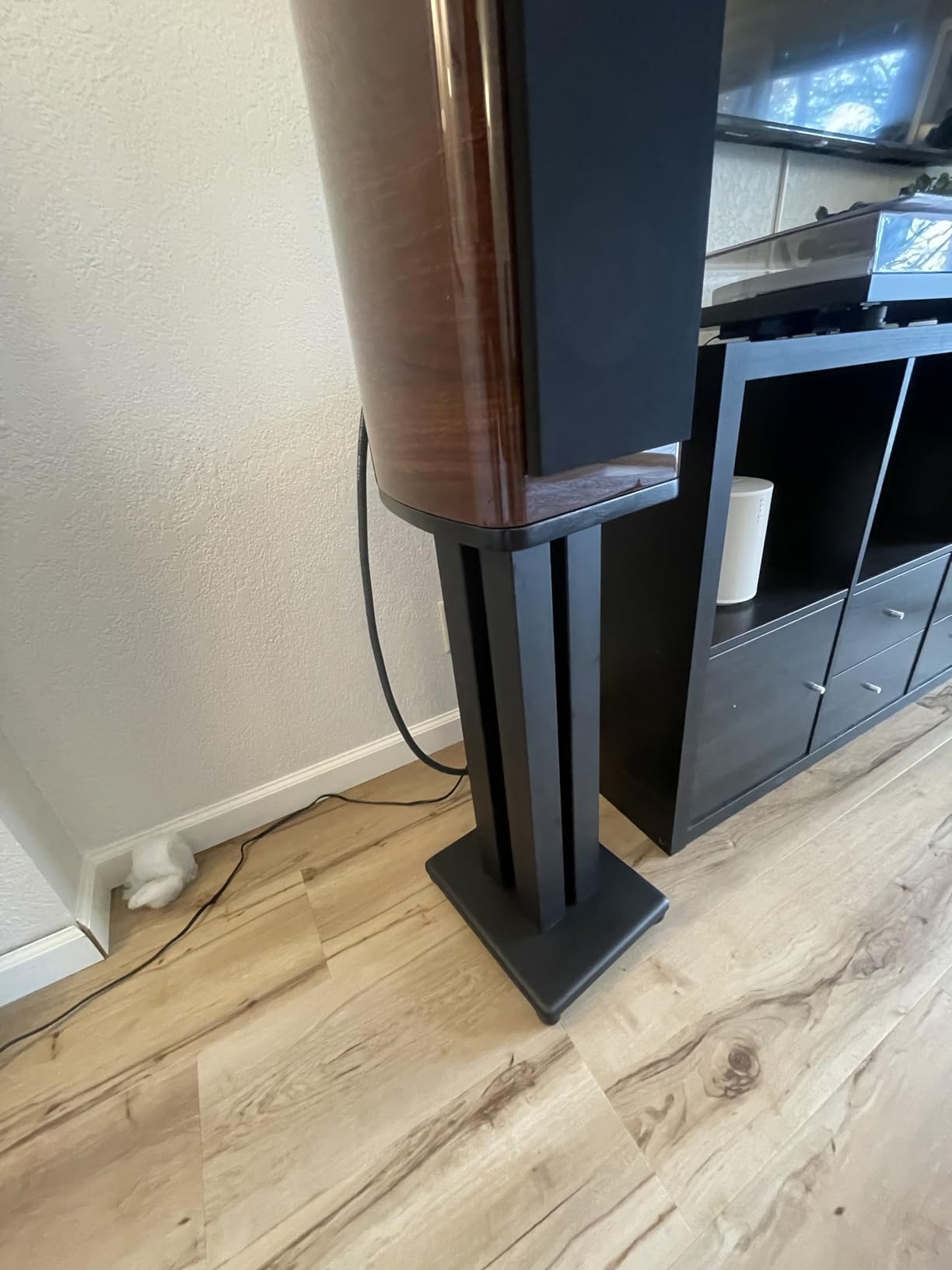 Monolith 28 Inch Speaker Stand (Each) - Supports 100 lbs, Adjustable Spikes, Compatible with Bose, Polk, Sony, Yamaha, Pioneer and Others, Black customer photo 1