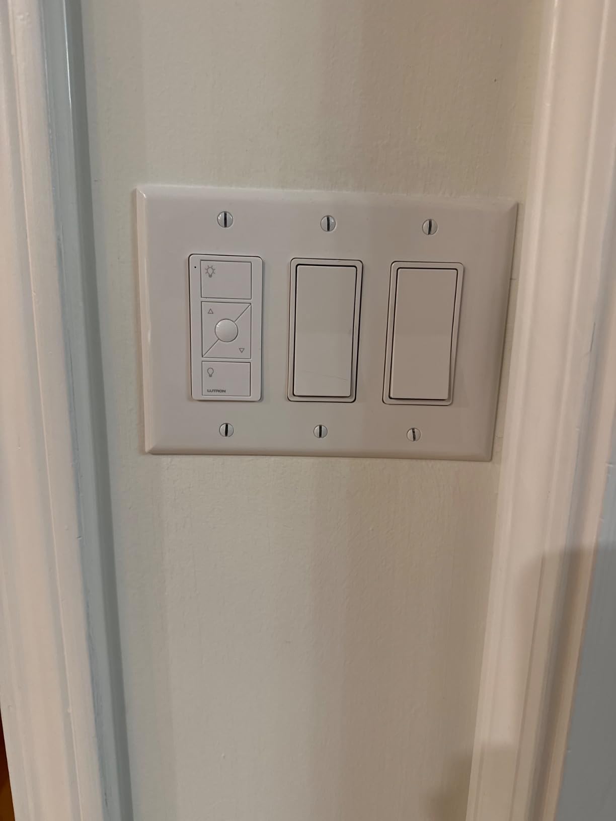 Lutron Caseta 3 Way Smart Dimmer Light Switch Kit, Includes Pico Remote, Bracket, and Smart Dimmer Switch, No Neutral Required, Works with Alexa, Apple Home, Ring, & Google Home, P-PKG1WB-WH, White customer photo 2