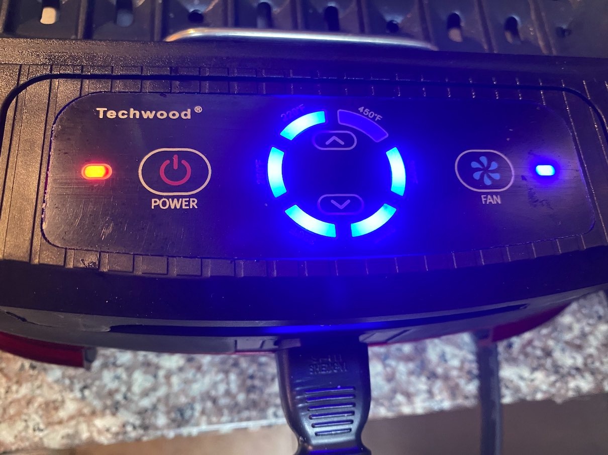 Indoor Smokeless Grill, Techwood 1500W Electric Indoor Grill with Tempered Glass Lid, Portable Non-stick BBQ Korean, Turbo Smoke Extractor Technology, Drip Tray & Double Removable Plate, Black customer photo 1