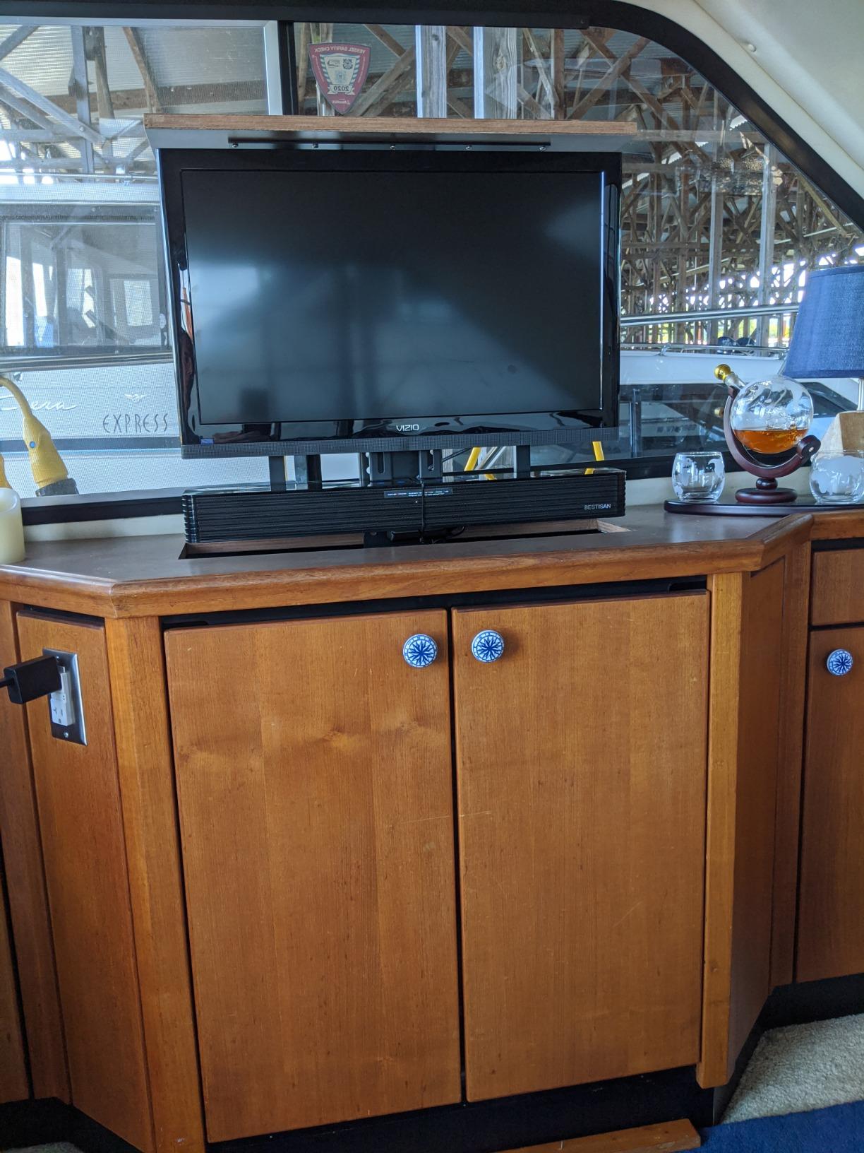 Touchstone Valueline 30003 Smart Motorized TV Lift customer photo 2