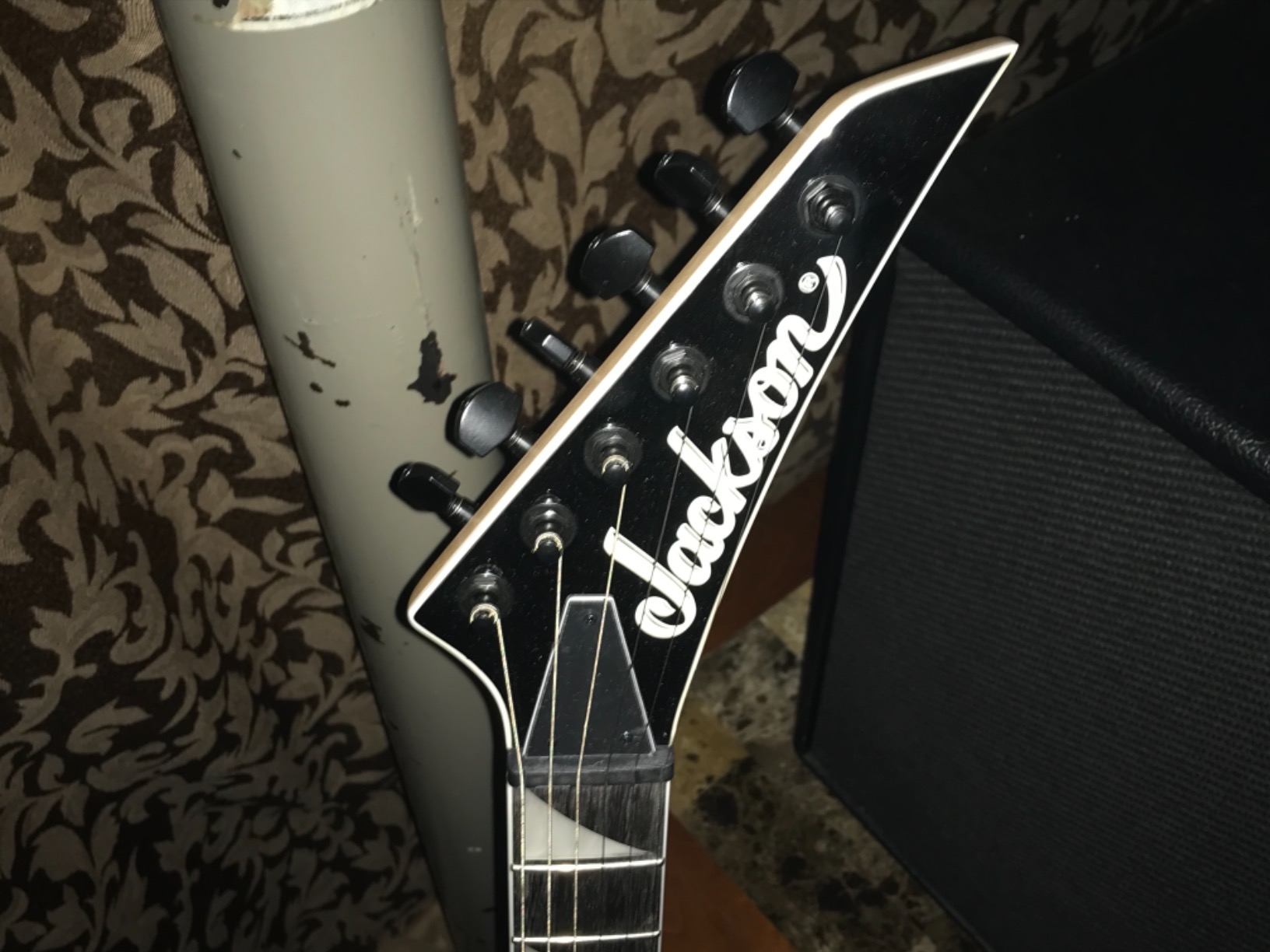 Jackson JS Series Dinky Arch Top JS22 DKA Compound-Radius Amaranth Fingerboard Maple Neck 6-String Electric Guitar (Right-Handed, Snow White) customer photo 1