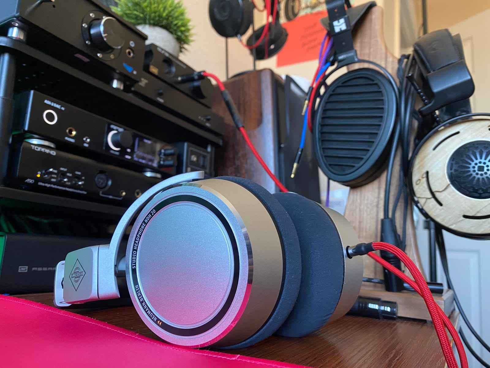 Neumann NDH20 Closed-Back Studio Headphone customer photo 2