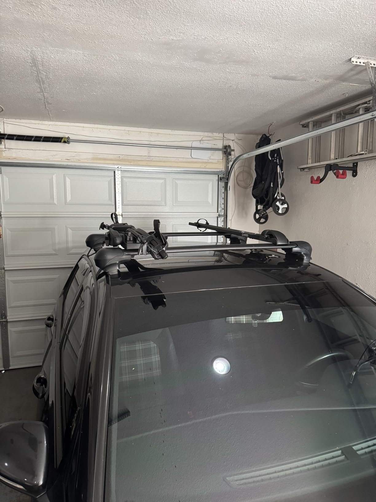 Thule ProRide XT Roof Bike Rack - Universal Fit, Lightweight, Secure customer photo 2