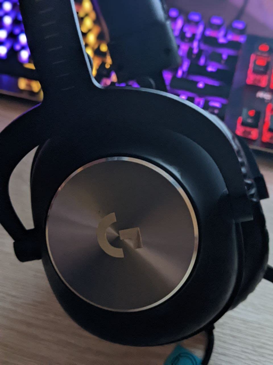 Logitech G PRO X Wired Gaming Headset - Black | Blue VO!CE Detachable Boom Mic, DTS 7.1, 50 mm Drivers, USB/3.5mm Aux, Spare Memory Foam Ear Pads, Bag & USB DAC Included customer photo 1