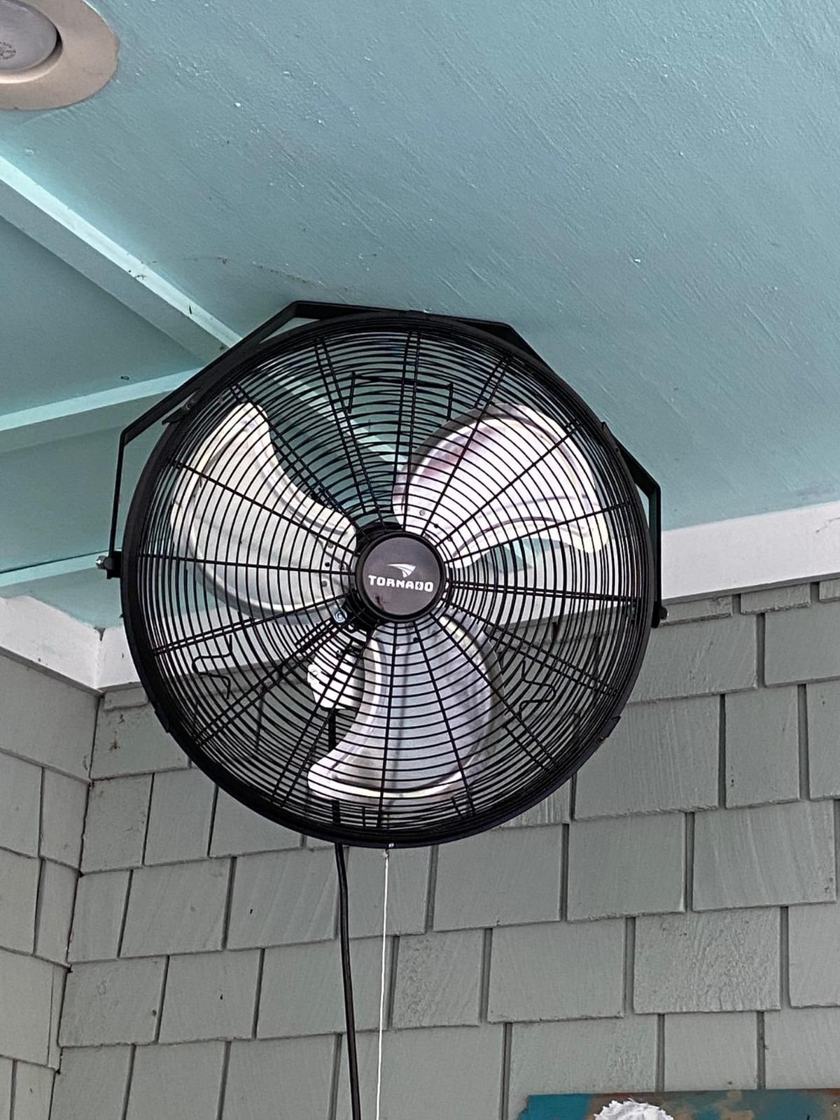 Tornado - 18 Inch High Velocity Industrial Wall Fan with TEAO Enclosure Motor - 4000 CFM - 3 Speed - 6.5 FT Cord - Industrial, Commercial, Residential Use - UL Safety Listed customer photo 1