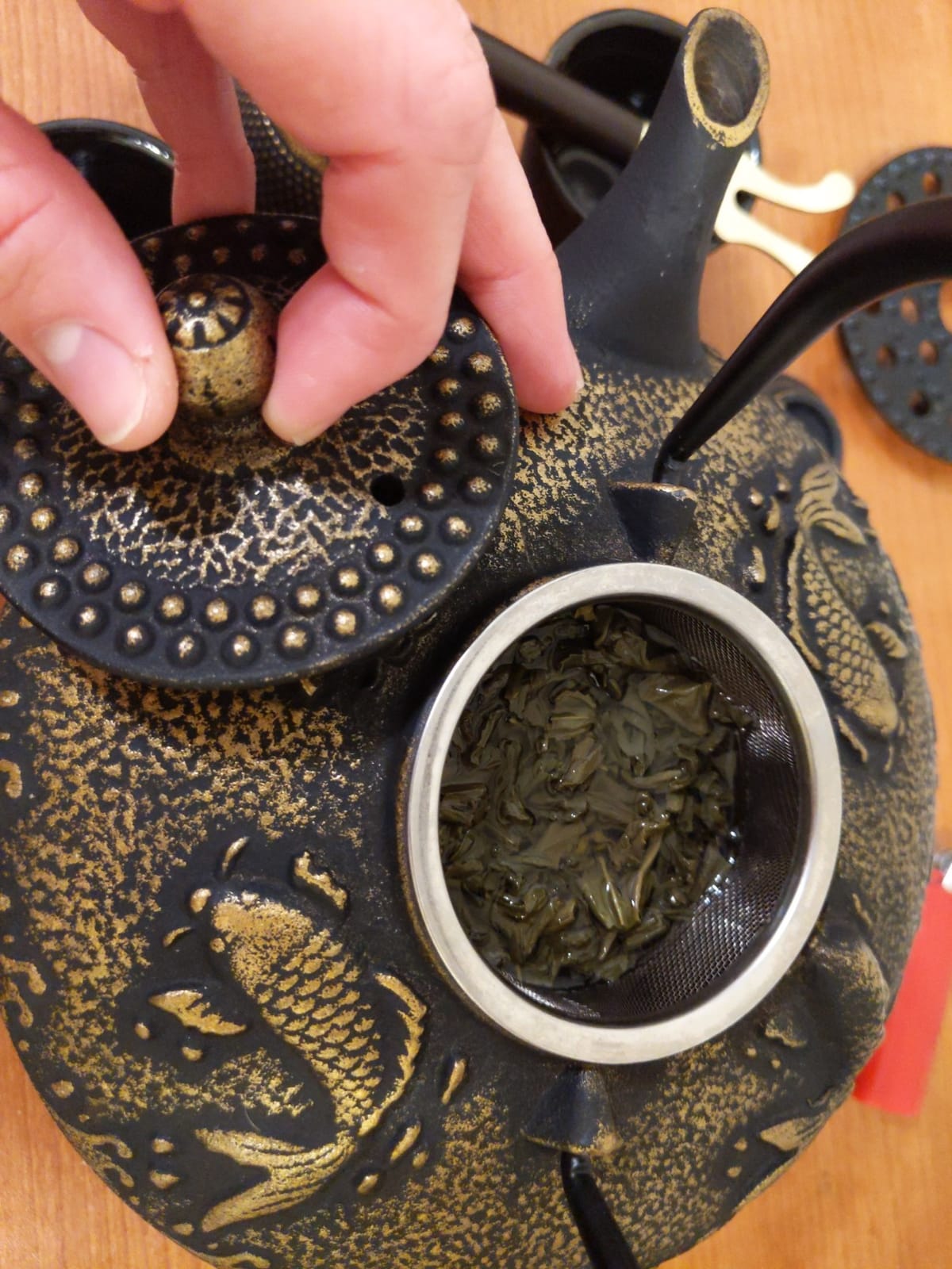 Ufine Blue Floral Cast Iron Teapot Set 28 oz Tea Kettle with 4 Cups, Trivet | Japanese Style Tetsubin for Stove Top with Stainless Steel Infuser for Loose Leaf Tea customer photo 1