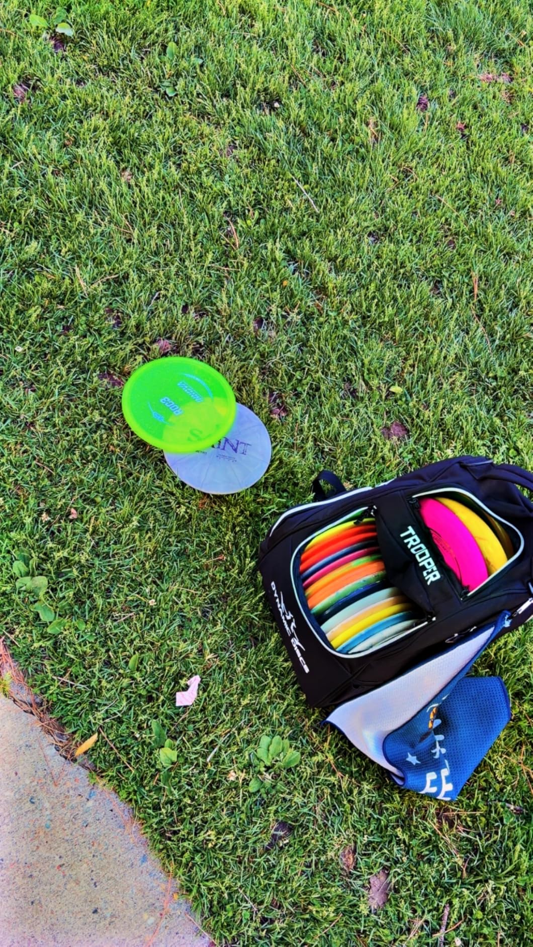 Dynamic Discs Trooper Disc Golf Bag | Large Frisbee Bags with 18+ Discs Capacity | Lightweight & Durable Backpack customer photo 2
