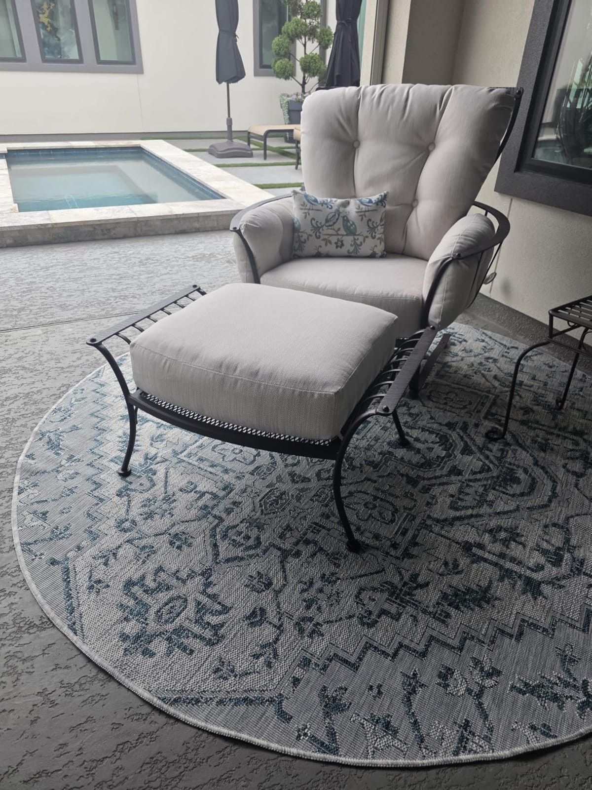 JONATHAN Y Boho Medallion Indoor Outdoor Area Rug 4X6 Navy/Gray, Estrella Textured Weave for Backyard, Patio, Porch, Easy-Cleaning, High Traffic, Pet-Friendly, Non-Shedding (SMB105B-4) customer photo 2