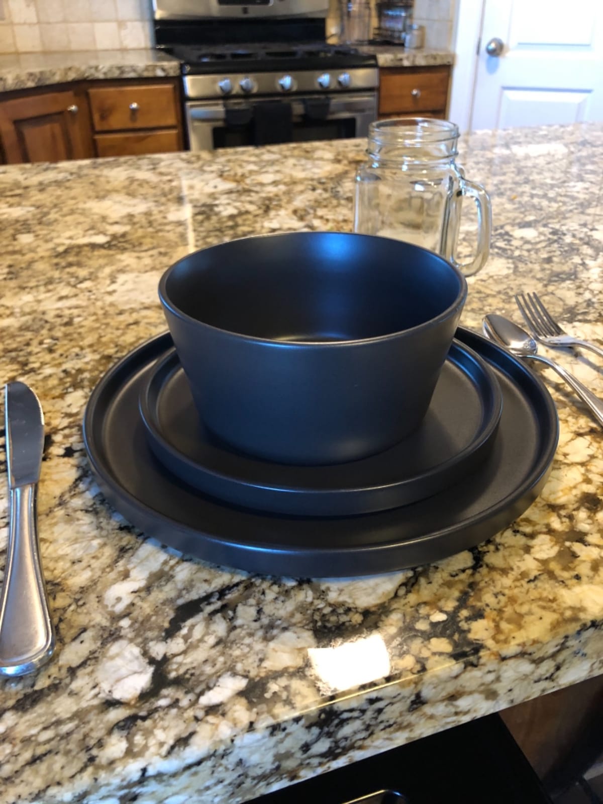 Stone Lain Celina Stoneware 16 Piece Dinnerware Set, Plates and Bowls, Black Matte Dish, Service for 4 - Minimalist Round Style, Microwave & Dishwasher Safe customer photo 1