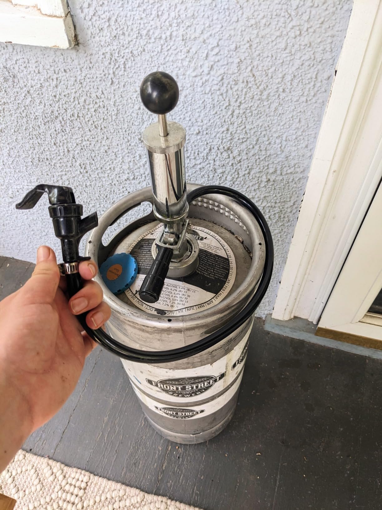 MRbrew Keg Party Pump, American D System Beer Keg Tap Keg Hand Pump 4'' Picnic Pump with Beer Faucet & Beer Hose, Chrome-Plated Keg Draft Beer Party Pump with 2 Hose Clamps Kegerator Pump for Homebrew customer photo 1